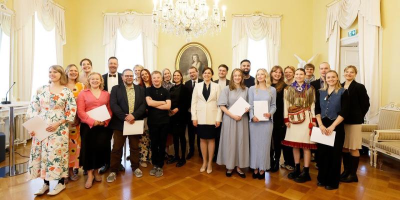 Ryhmäkuva tiedonjulkistamisen valtionpalkinnon saajista. 